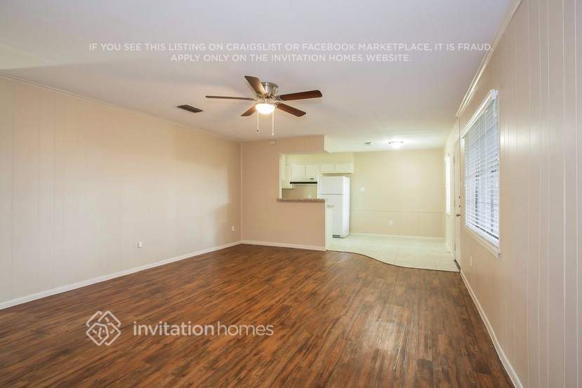 Building Photo - 745 Academy Ln
