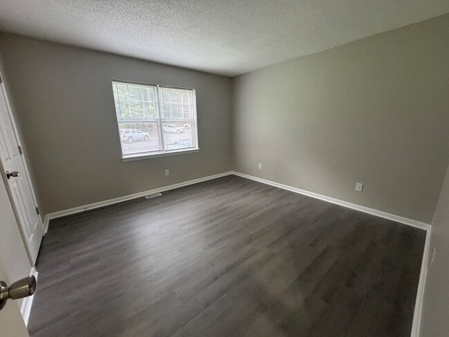 Building Photo - 802 British Wood Dr SW