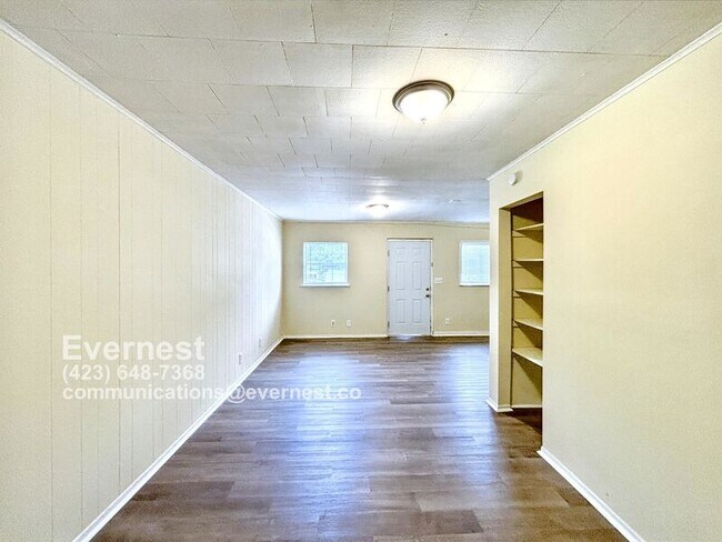 Building Photo - 9823 Dallas Hollow Rd