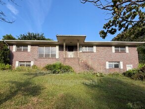 Building Photo - 1120 1st Ave