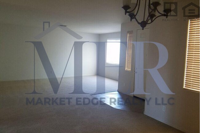 Building Photo - 4Bed/2.5Bath House at Litchfield/Greenway!...