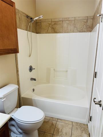 Building Photo - 1627 Summerhill Ct