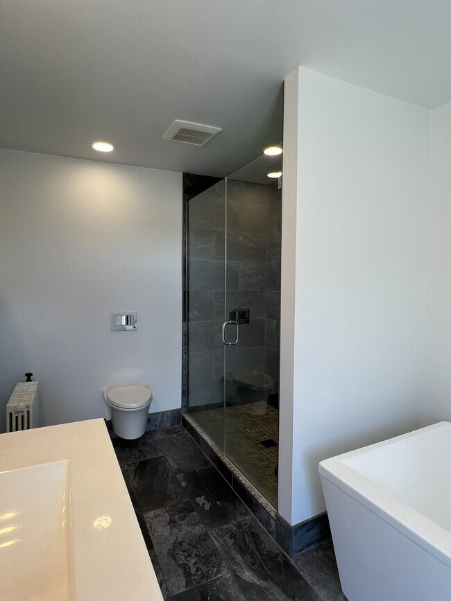 Building Photo - 1398 Alta Vista St
