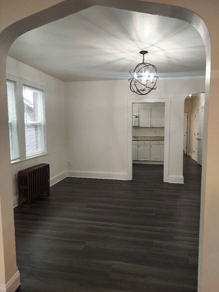 Building Photo - 2065 Beechmont Ave