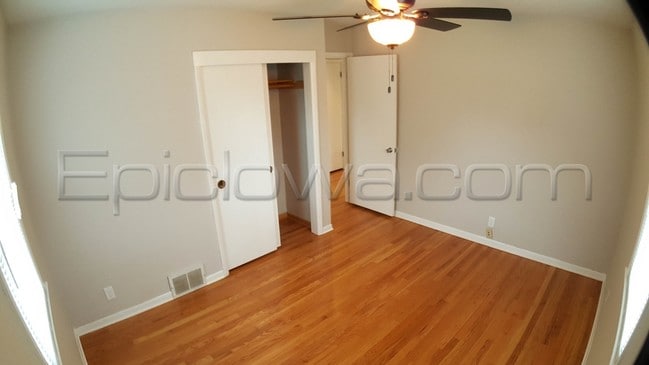 Building Photo - 1108 Crestview Dr SE