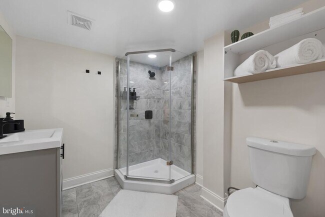 Building Photo - 737 Dolphin St