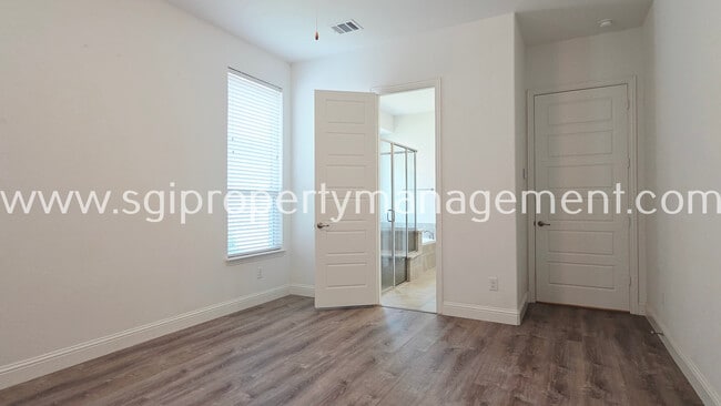 Building Photo - 7703 Coronado Dr