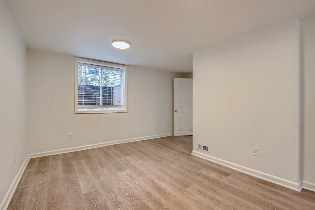 or downstairs... - 451 NE Sumner St