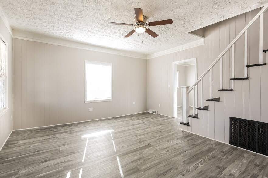 Building Photo - 24 Smythe St