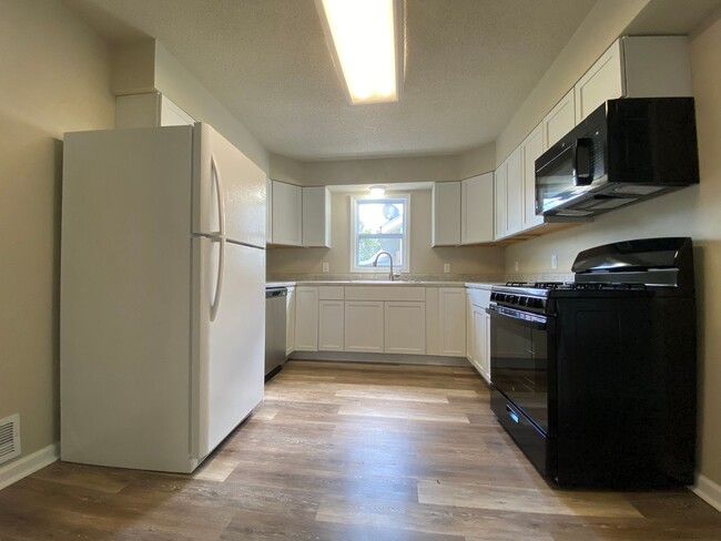 Building Photo - Remodeled 4 Bedroom 3 bath Home