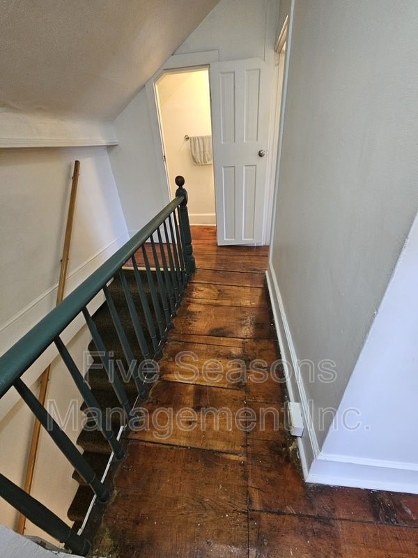 Building Photo - 432 Colchester Ave