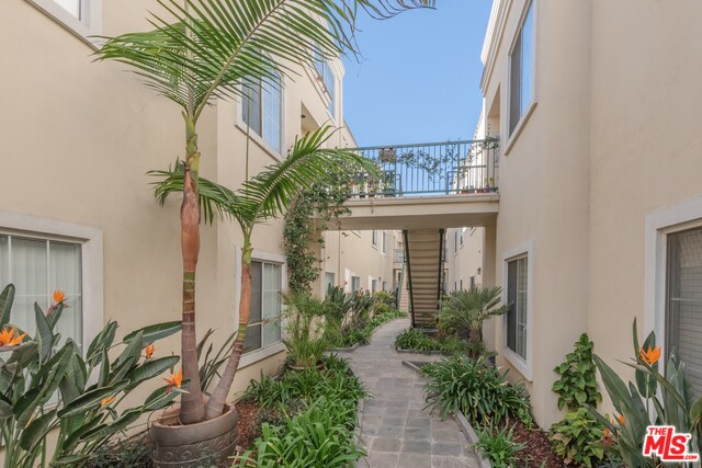 Building Photo - 4343 Ventura Canyon Ave