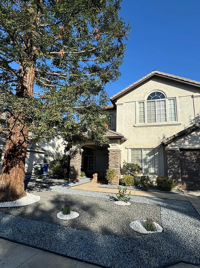 Building Photo - Beautiful Four Bedroom Home in Clovis North School District!