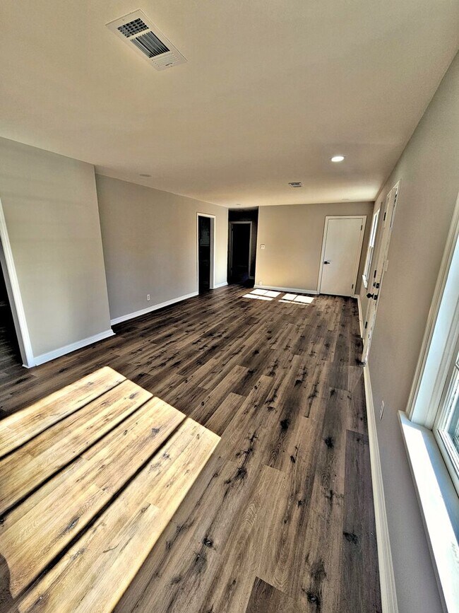 Building Photo - HOUSE FOR RENT - HARTSELLE