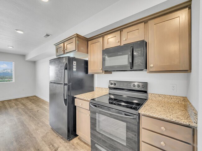 Building Photo - Herriman 3 Bedroom Townhouse Ready to be Called Home!