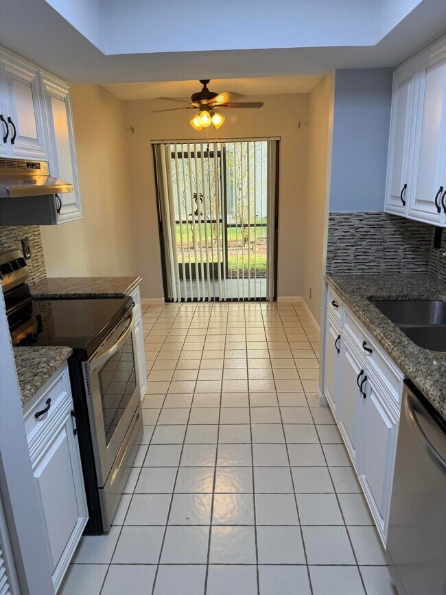 Building Photo - 12628 Shoreline Dr