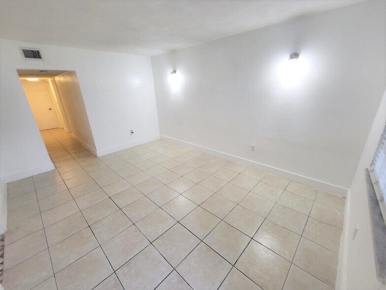 Building Photo - 9100 SW 95th Ave