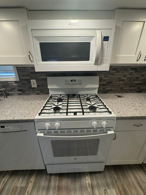 new range and microwave - 29 Hancock Ave