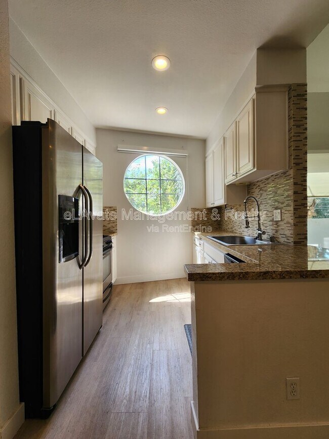 Building Photo - 14625 Dickens St
