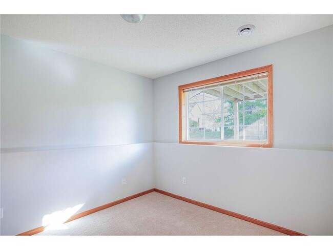 Building Photo - 916 Parkside Blvd