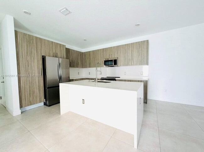 Building Photo - 13663 SW 158th Ave