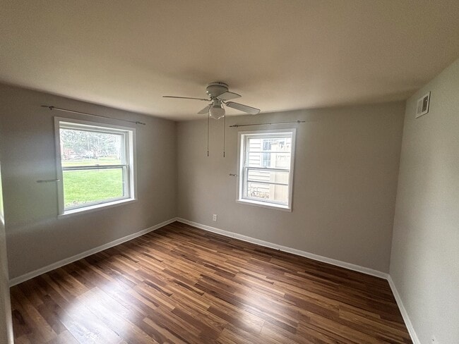 Building Photo - 440 W Meadow Ave