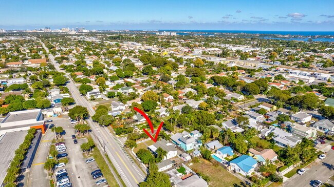 Building Photo - 736 Rockland Dr
