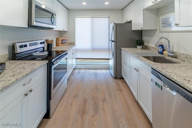 Building Photo - 96 Glades Blvd