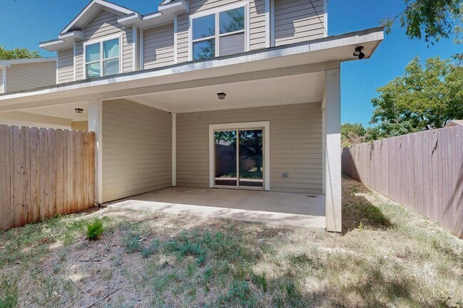Building Photo - 1703 Ash Crescent St