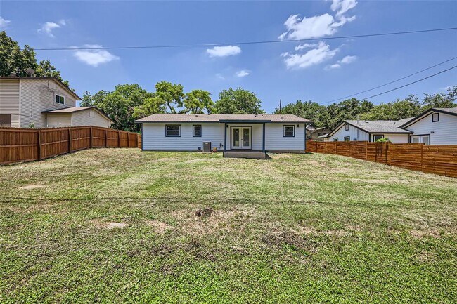 Building Photo - 3501 Santa Fe Dr