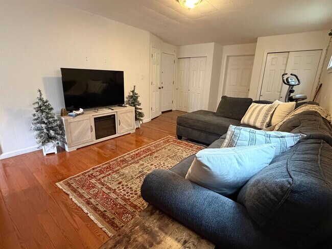 Building Photo - 72 Reservoir Ave