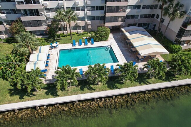 Building Photo - 220 Kings Point Dr