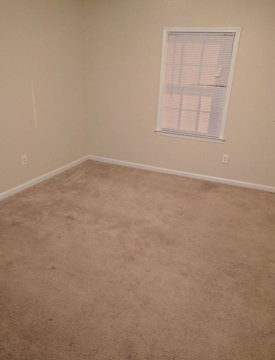 Building Photo - Charming 2 bed 1.5 bathe  Town-home in friendly neighborhood!