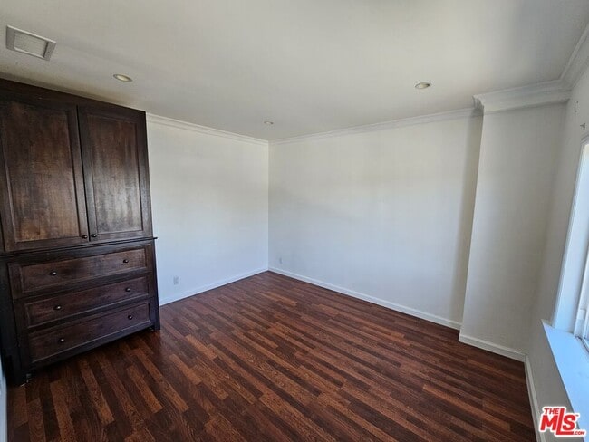 Building Photo - 2737 S Robertson Blvd