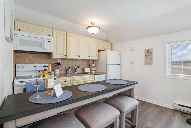 Building Photo - 27 Oak St