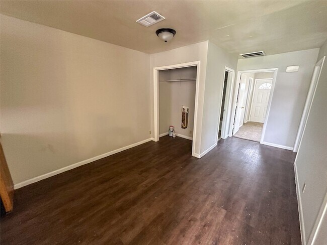 Building Photo - 103 S Burdette Ave