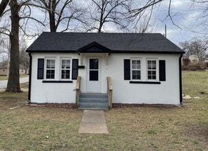 Building Photo - 620 E 14th St