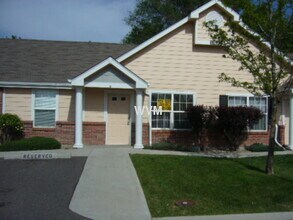 Building Photo - Eagle Village Ground Floor townhouse