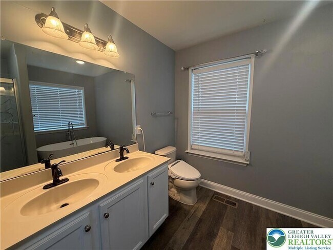 Building Photo - 7109 Hunt Dr