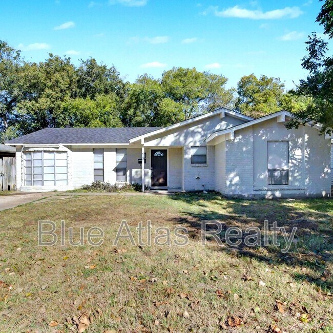 Building Photo - 1613 Continental Dr