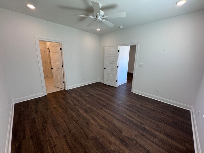 Building Photo - 4BD/4.5BA FOR RENT