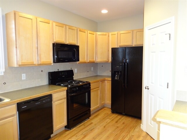 Building Photo - 439 Longspur Dr
