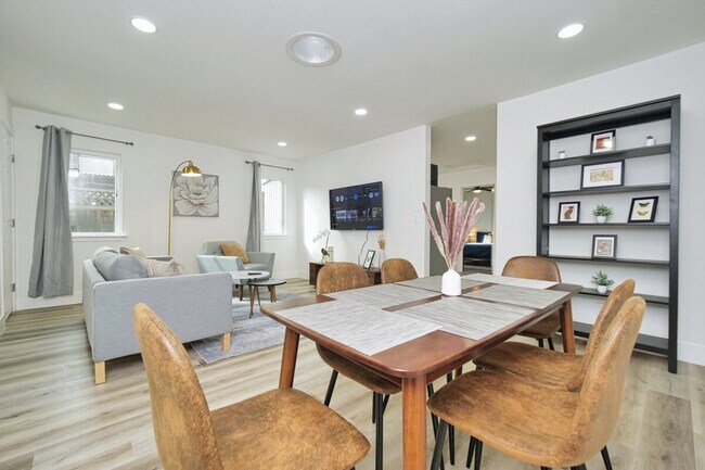 Building Photo - 1364 Sylvia Dr