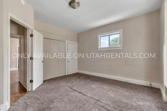 Building Photo - 1040 E 200 S