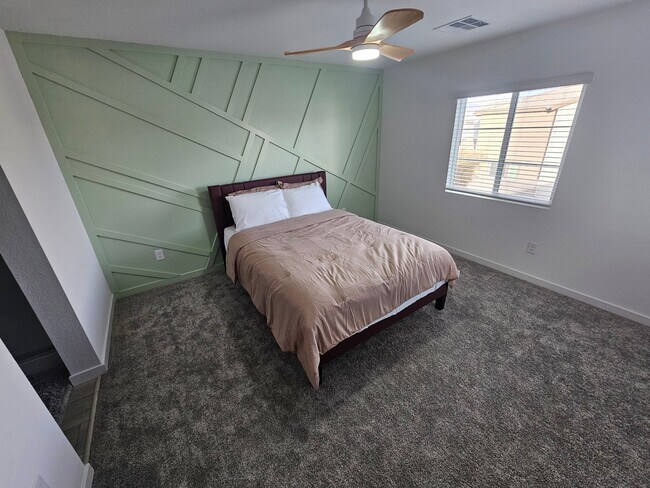 Building Photo - 9489 Sky Pointe Dr