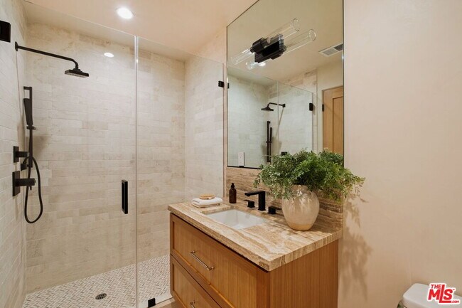 Building Photo - 8628 Edwin Dr