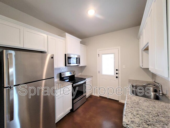 Building Photo - 208 Sparrow Cove