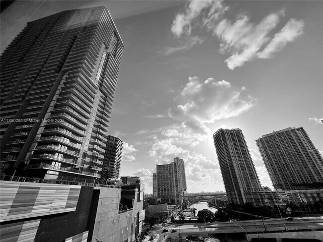 Building Photo - 31 SE 6th St
