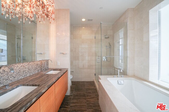 Building Photo - 900 W Olympic Blvd