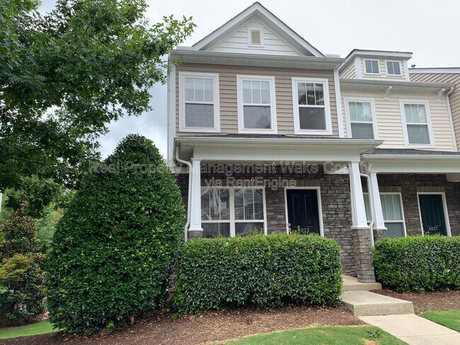 Building Photo - 8025 Goldenrain Way